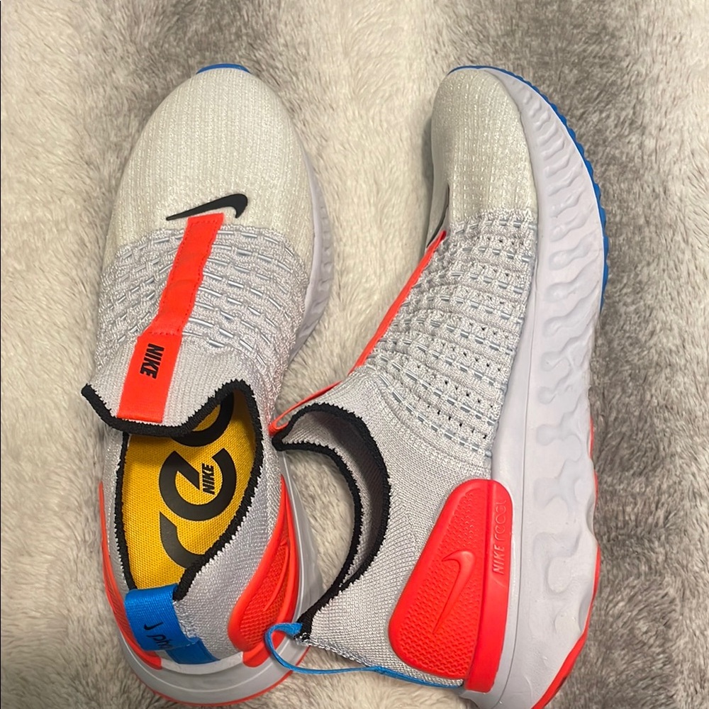 Nike White and Red Slip-On Sneakers